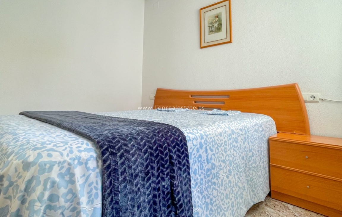 Odsprzedaż - Mieszkanie w bloku - Torrevieja