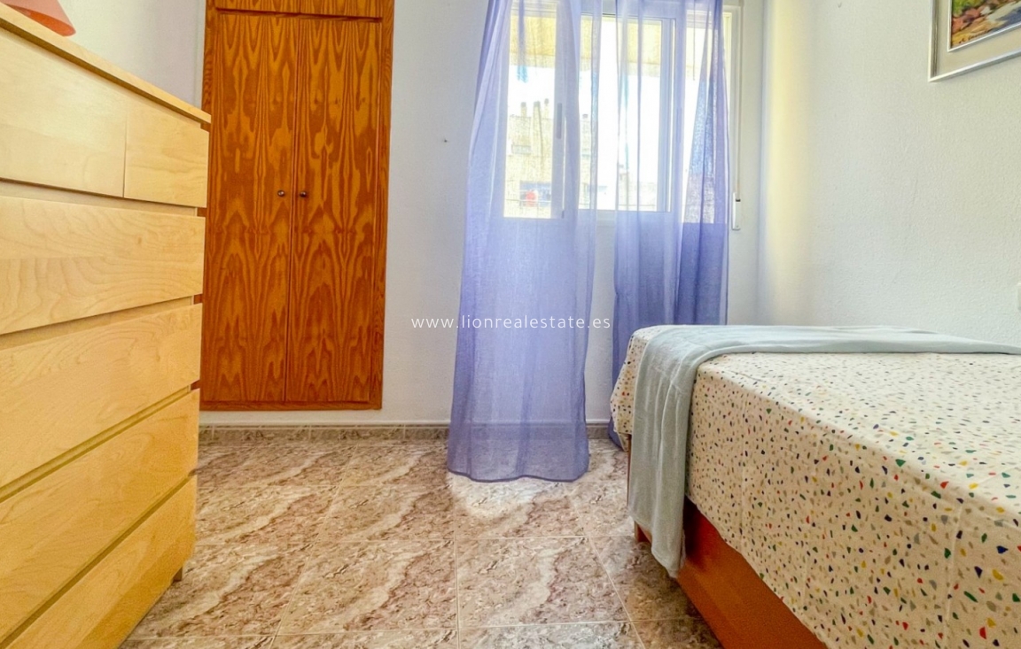 Odsprzedaż - Mieszkanie w bloku - Torrevieja