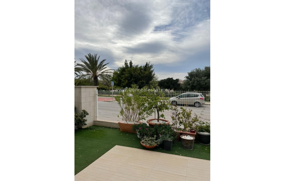 Odsprzedaż - Na parterze - Orihuela Costa - Punta Prima