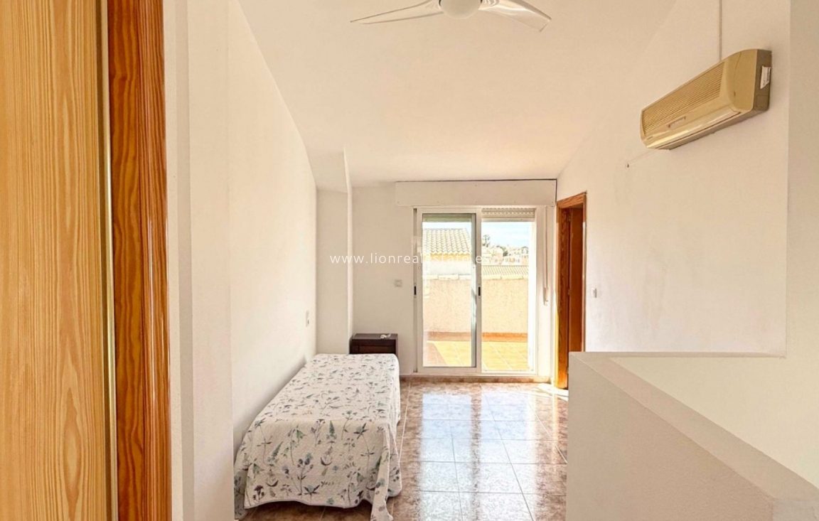 Odsprzedaż - Semi Detached Villa - Orihuela Costa - Los Altos