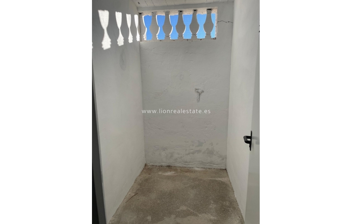 Odsprzedaż - Storeroom - Torrevieja - Calas blanca