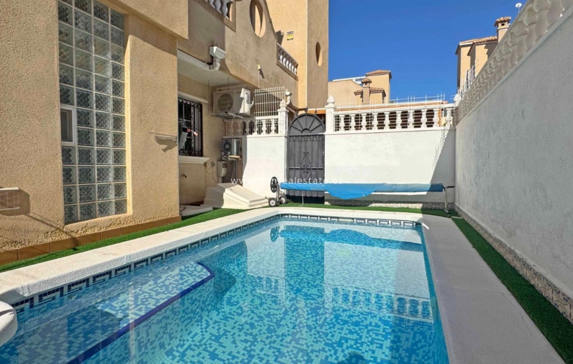 Odsprzedaż - Town House - Orihuela Costa - Villamartín