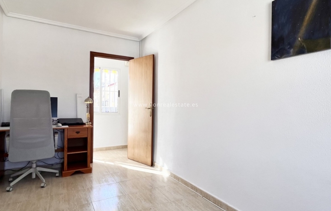 Odsprzedaż - Town House - Torrevieja - La Siesta - El Salado -  Torreta