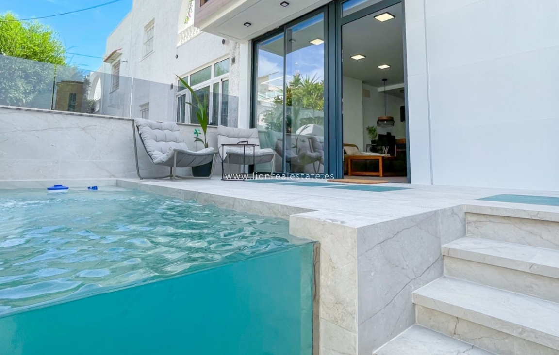 Odsprzedaż - Town House - Torrevieja - Nueva Torrevieja - Aguas Nuevas