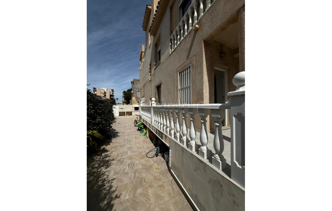 Odsprzedaż - Town House - Torrevieja - Punta Prima