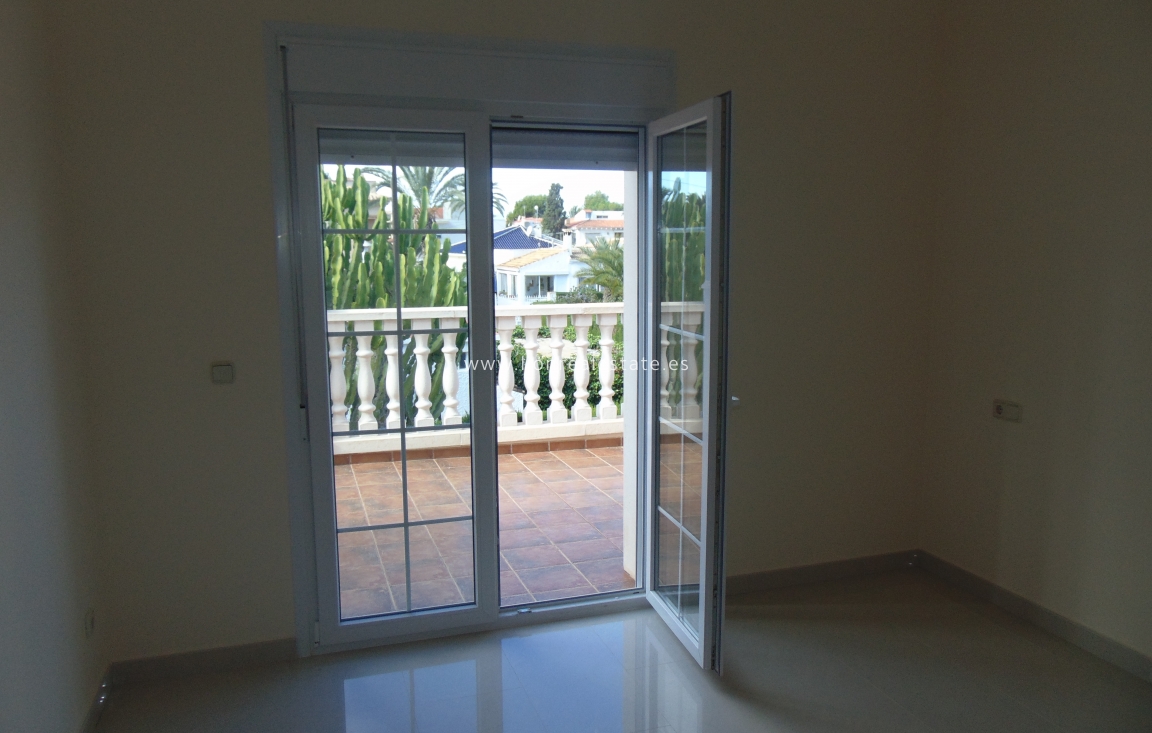 Odsprzedaż - Villa - Orihuela Costa - Cabo Roig