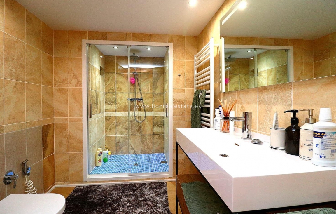 Odsprzedaż - Villa - Orihuela Costa - Campoamor