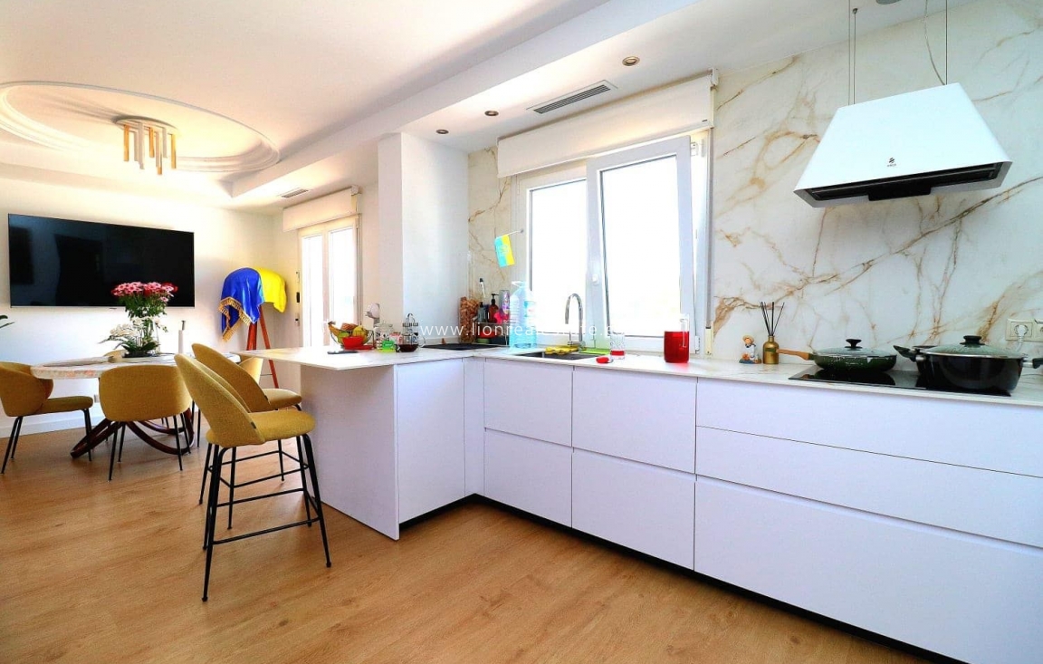 Odsprzedaż - Villa - Orihuela Costa - Campoamor