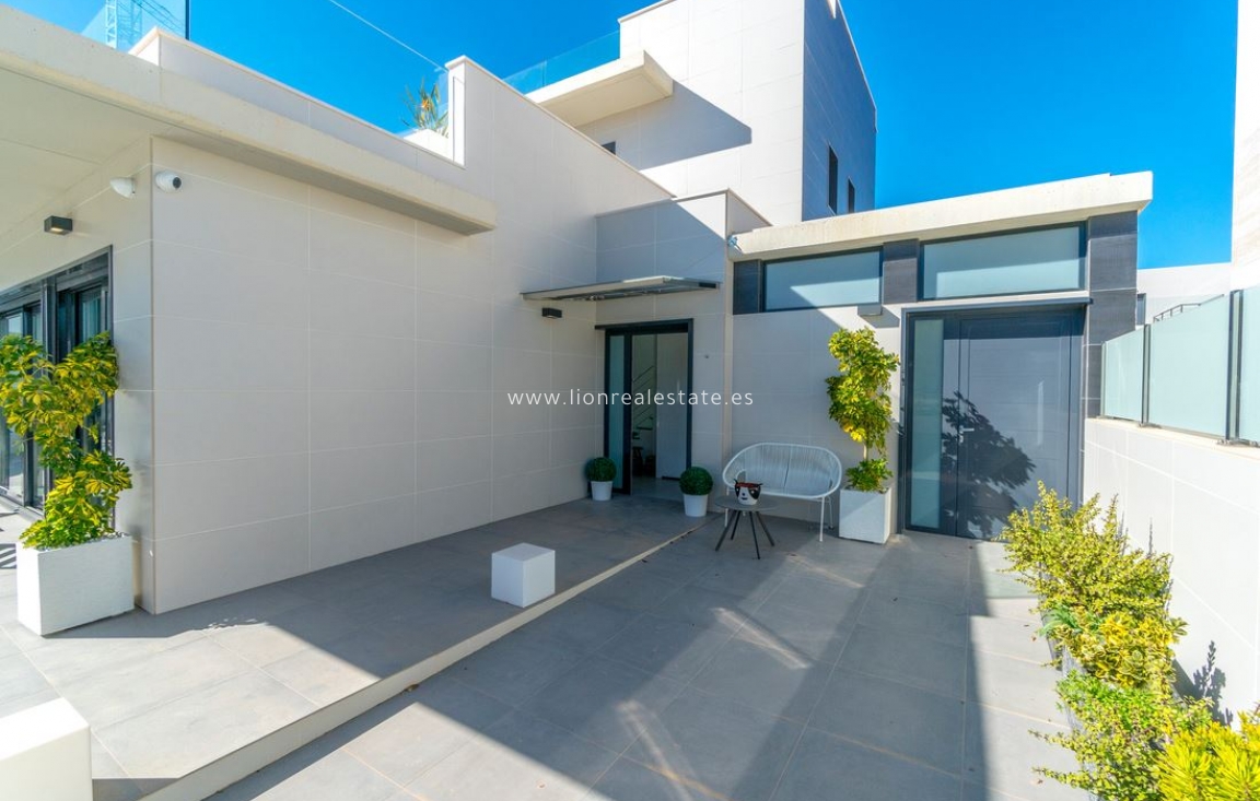 Odsprzedaż - Villa - Orihuela Costa - Campoamor