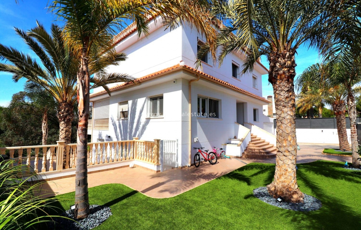 Odsprzedaż - Villa - Orihuela Costa - Campoamor