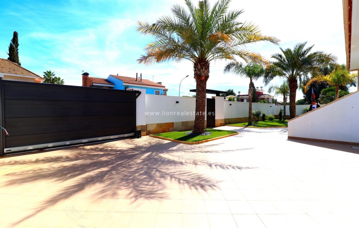 Odsprzedaż - Villa - Orihuela Costa - Campoamor