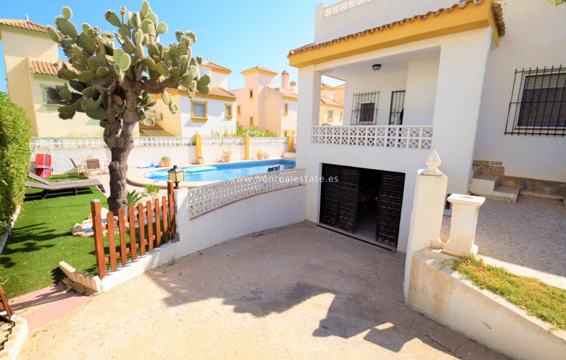 Odsprzedaż - Villa - Orihuela Costa - La Zenia