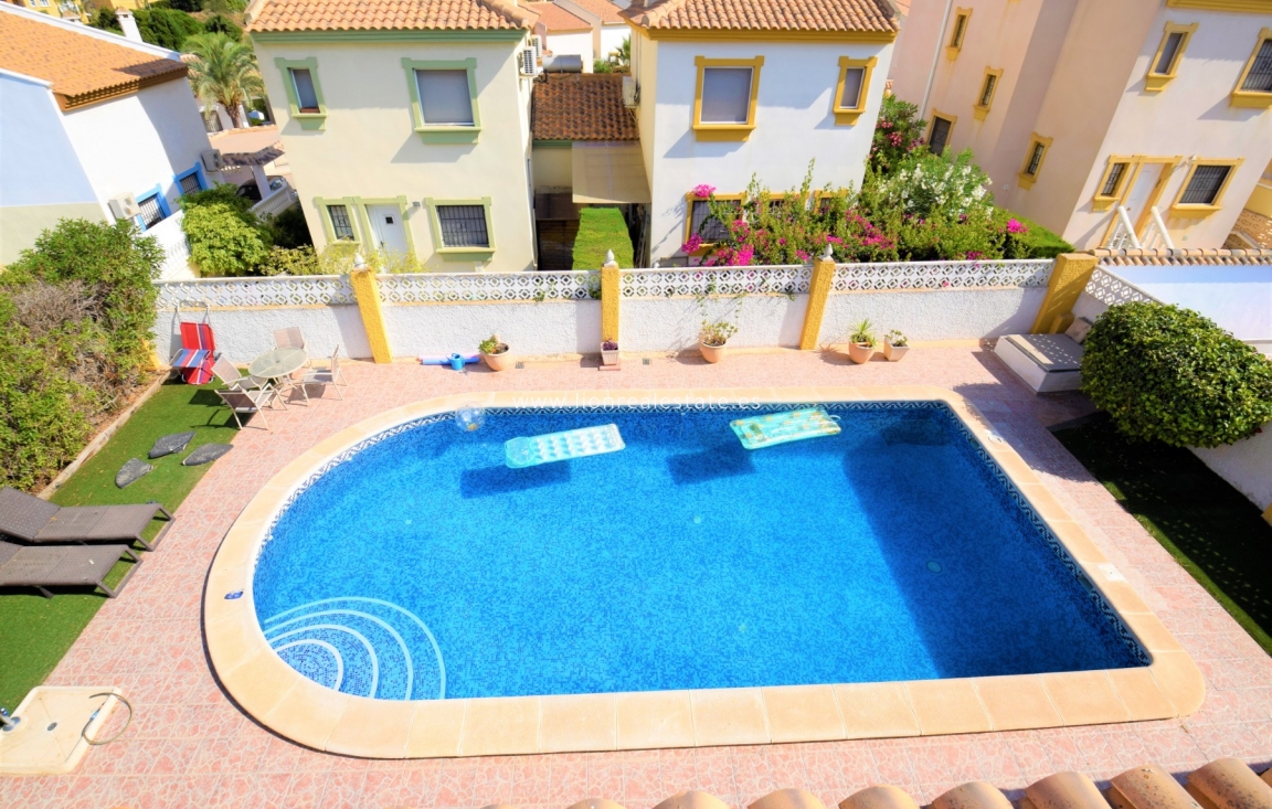 Odsprzedaż - Villa - Orihuela Costa - La Zenia