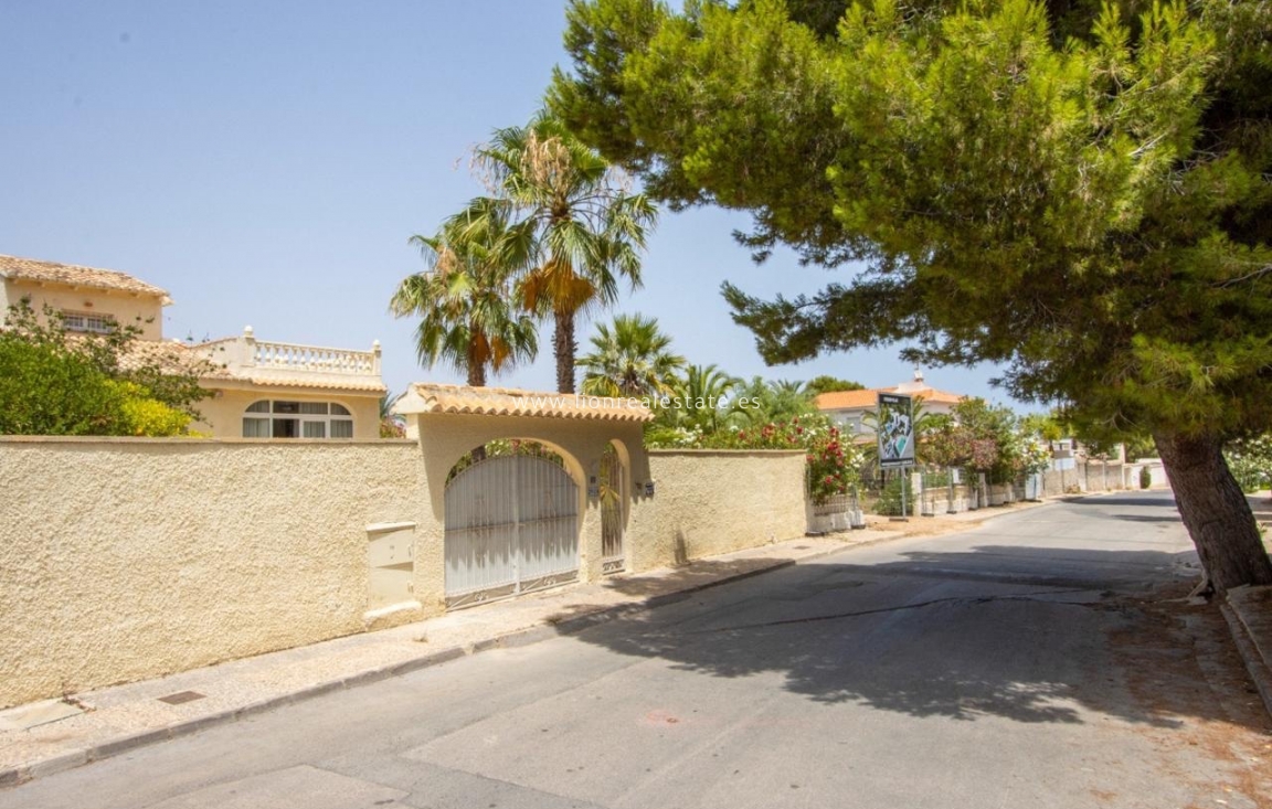 Odsprzedaż - Villa - Orihuela Costa - La Zenia