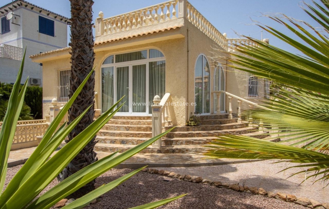 Odsprzedaż - Villa - Orihuela Costa - La Zenia