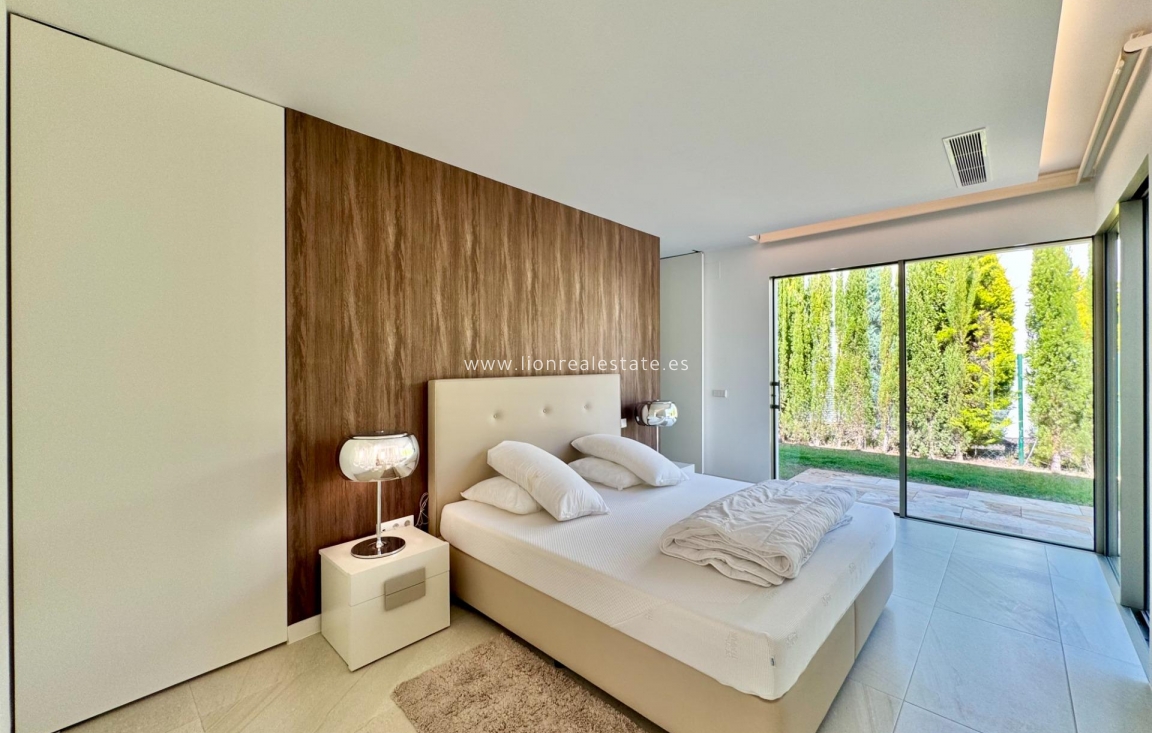 Odsprzedaż - Villa - Orihuela Costa - Las Colinas Golf