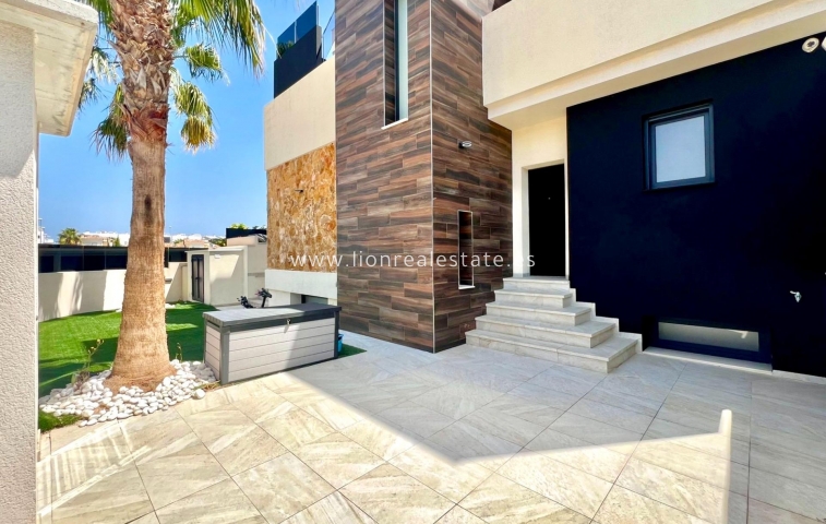 Odsprzedaż - Villa - Orihuela Costa - Lomas de Cabo Roig