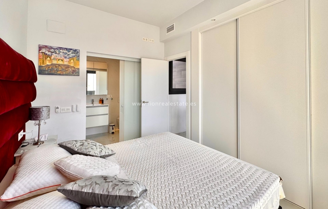 Odsprzedaż - Villa - Orihuela Costa - Lomas de Cabo Roig