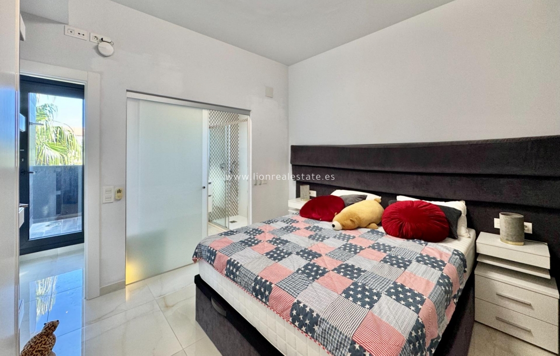 Odsprzedaż - Villa - Orihuela Costa - Lomas de Cabo Roig
