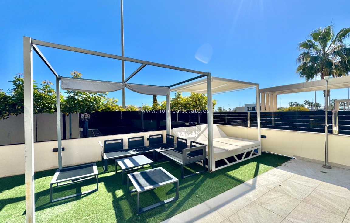 Odsprzedaż - Villa - Orihuela Costa - Lomas de Cabo Roig