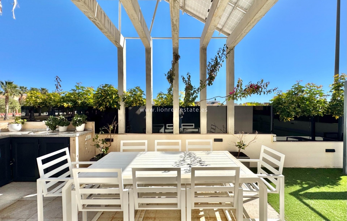 Odsprzedaż - Villa - Orihuela Costa - Lomas de Cabo Roig