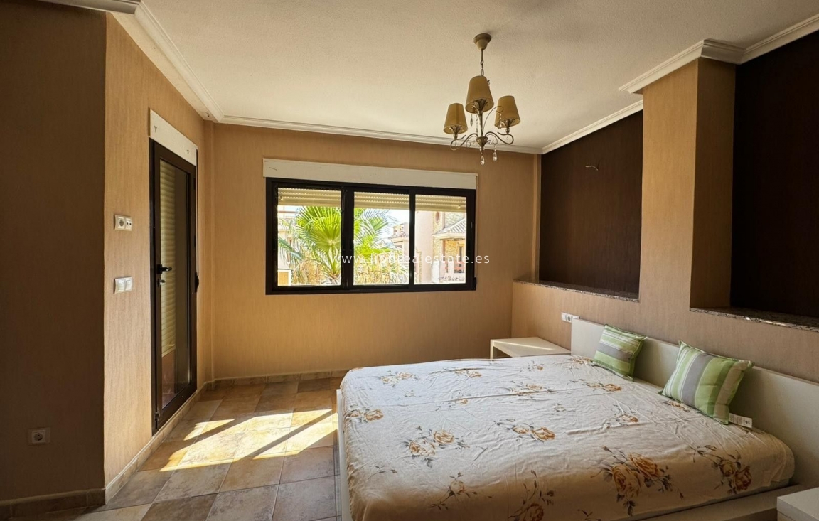 Odsprzedaż - Villa - Orihuela Costa - PAU 26