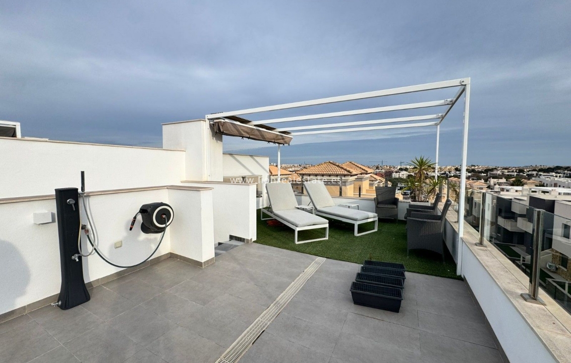 Odsprzedaż - Villa - Orihuela Costa - PAU 26