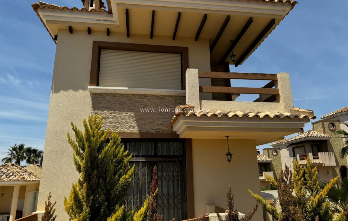 Odsprzedaż - Villa - Orihuela Costa - PAU 8