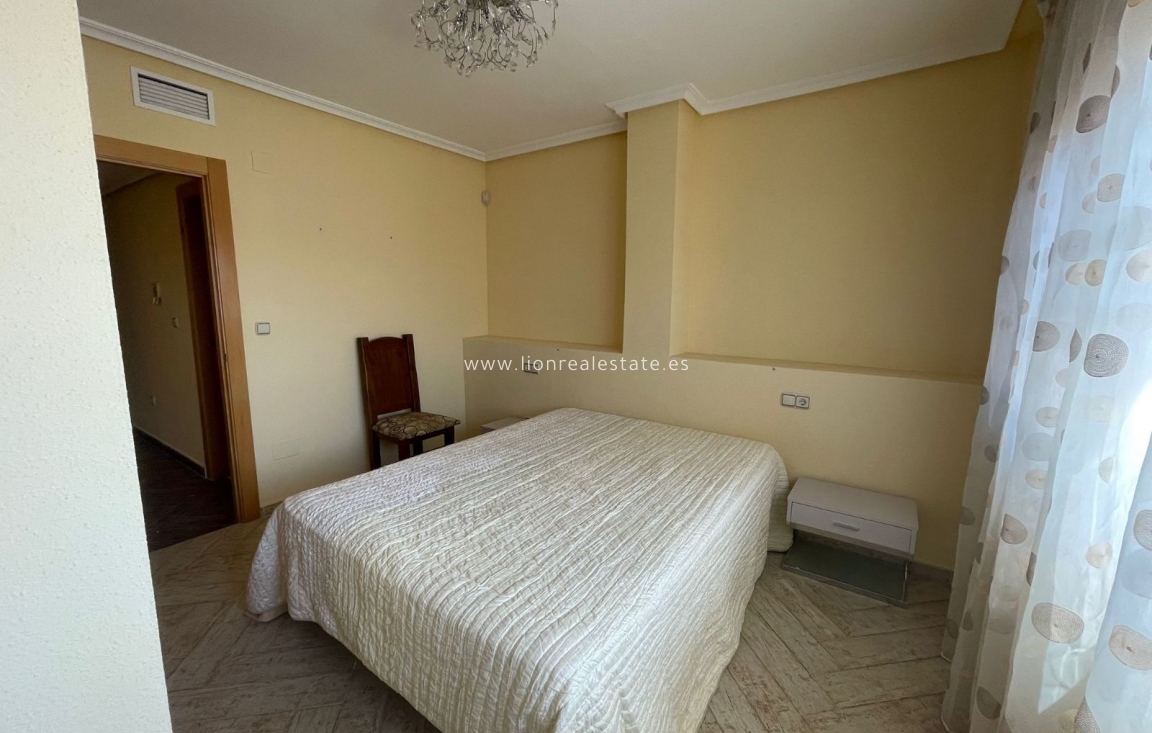 Odsprzedaż - Villa - Orihuela Costa - PAU 8