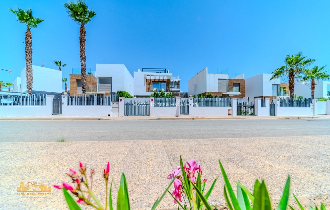 Odsprzedaż - Villa - Orihuela Costa - PAU 8