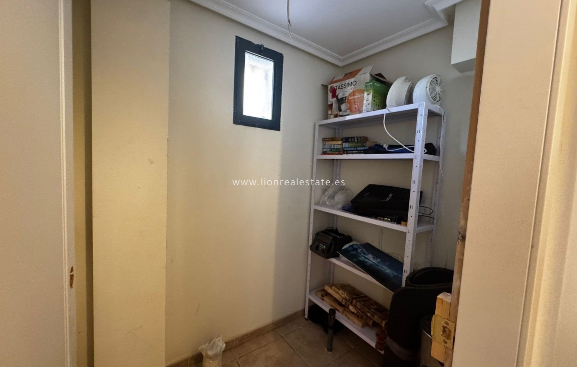 Odsprzedaż - Villa - Orihuela Costa - PAU 8