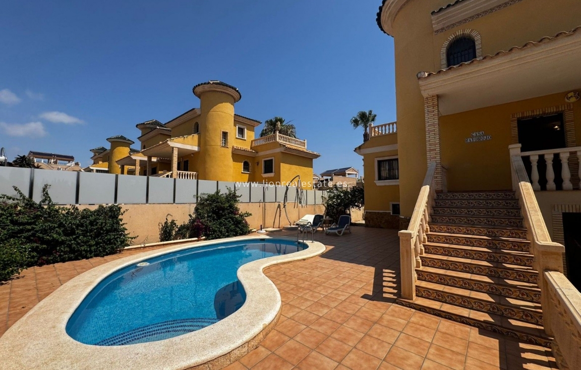 Odsprzedaż - Villa - Orihuela Costa - PAU 8