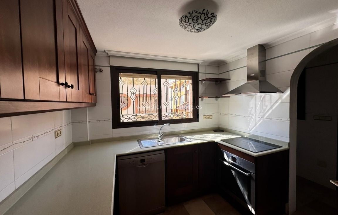 Odsprzedaż - Villa - Orihuela Costa - PAU 8