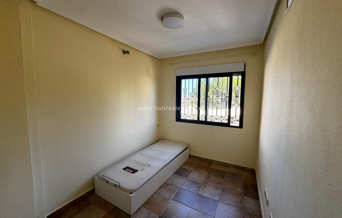 Odsprzedaż - Villa - Orihuela Costa - PAU 8