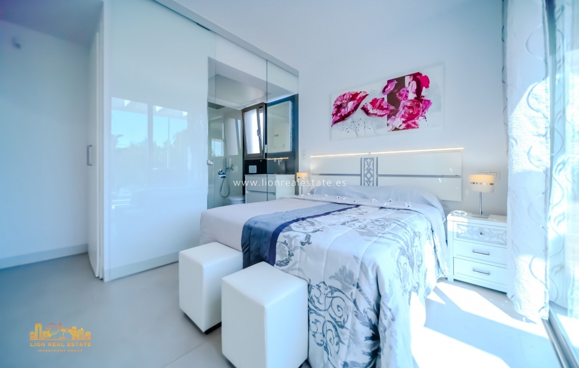 Odsprzedaż - Villa - Orihuela Costa - PAU 8