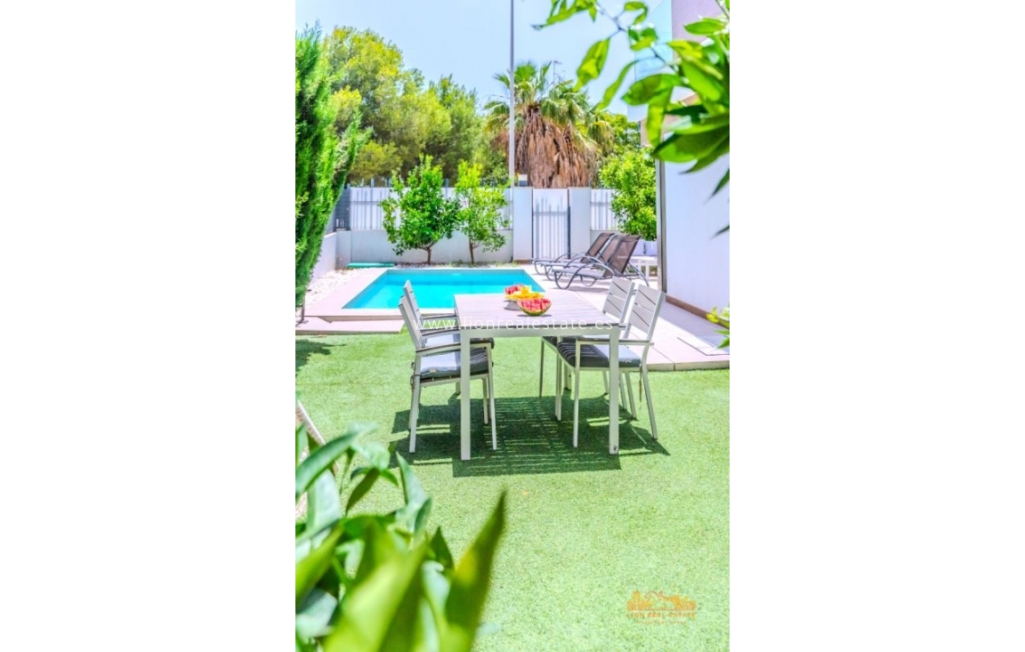 Odsprzedaż - Villa - Orihuela Costa - PAU 8