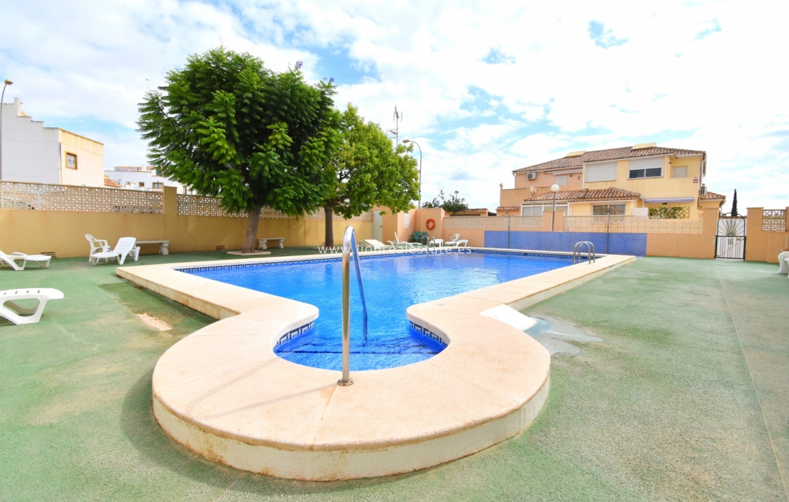 Odsprzedaż - Villa - Orihuela Costa - Playa Flamenca