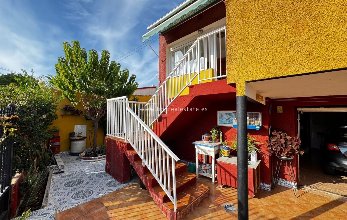 Odsprzedaż - Villa - Orihuela Costa - Rocio del Mar