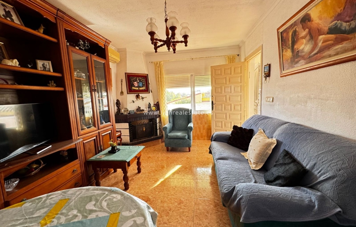 Odsprzedaż - Villa - Orihuela Costa - Rocio del Mar