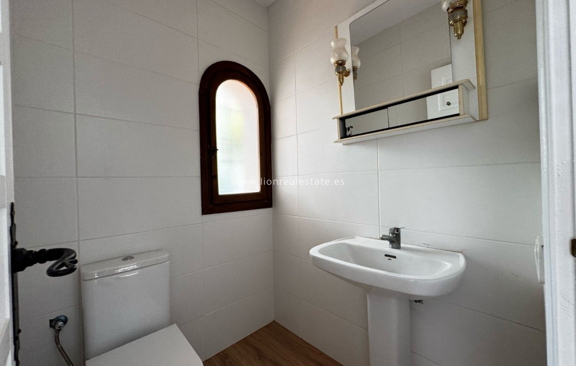 Odsprzedaż - Villa - Orihuela Costa - Villamartín-Las Filipinas