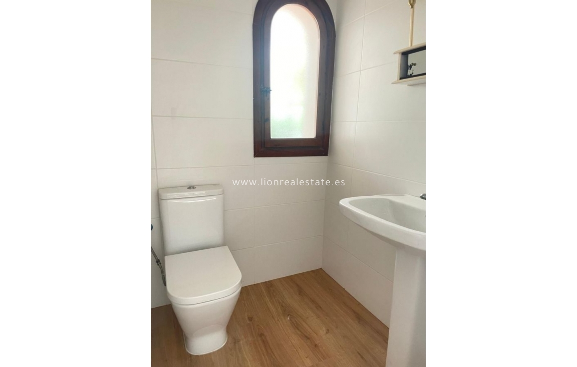 Odsprzedaż - Villa - Orihuela Costa - Villamartín-Las Filipinas