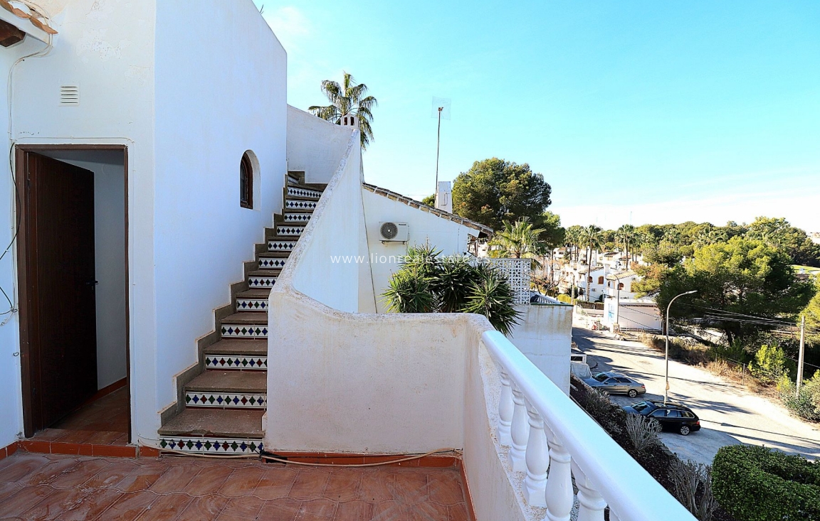 Odsprzedaż - Villa - Orihuela Costa - Villamartín-Las Filipinas