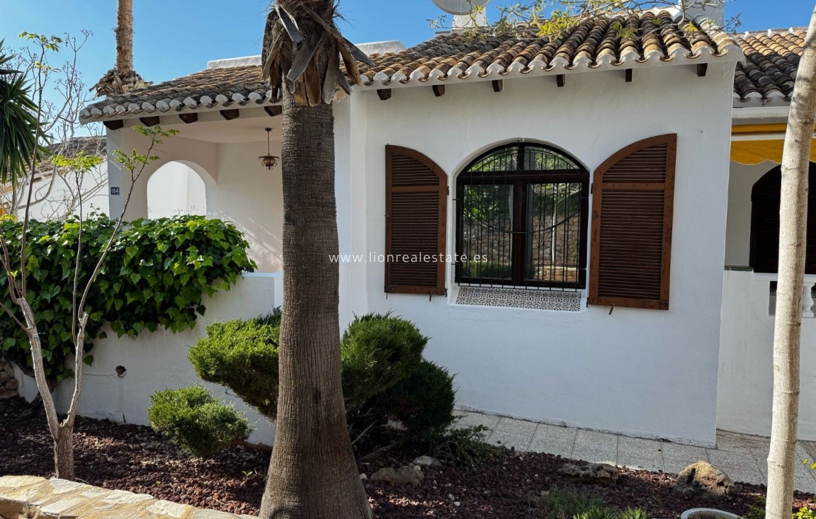 Odsprzedaż - Villa - Orihuela Costa - Villamartín-Las Filipinas