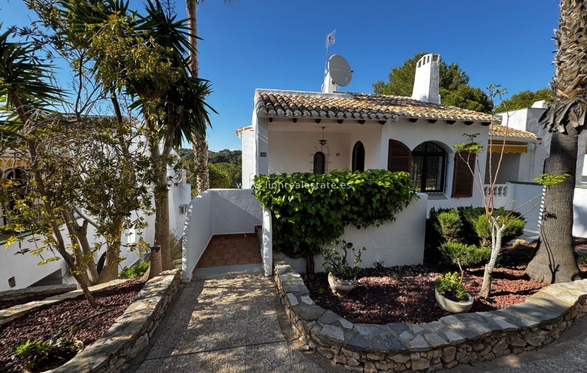 Odsprzedaż - Villa - Orihuela Costa - Villamartín-Las Filipinas