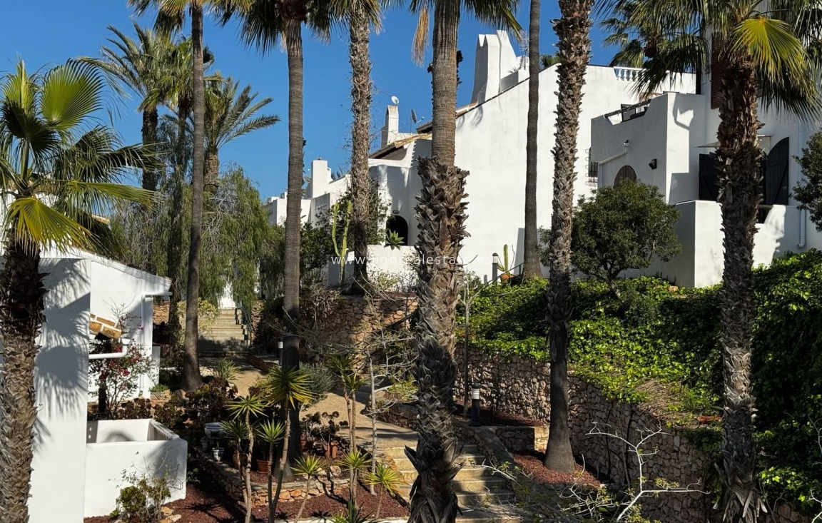 Odsprzedaż - Villa - Orihuela Costa - Villamartín-Las Filipinas