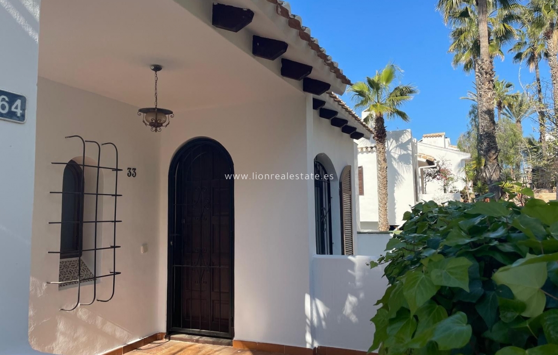 Odsprzedaż - Villa - Orihuela Costa - Villamartín-Las Filipinas