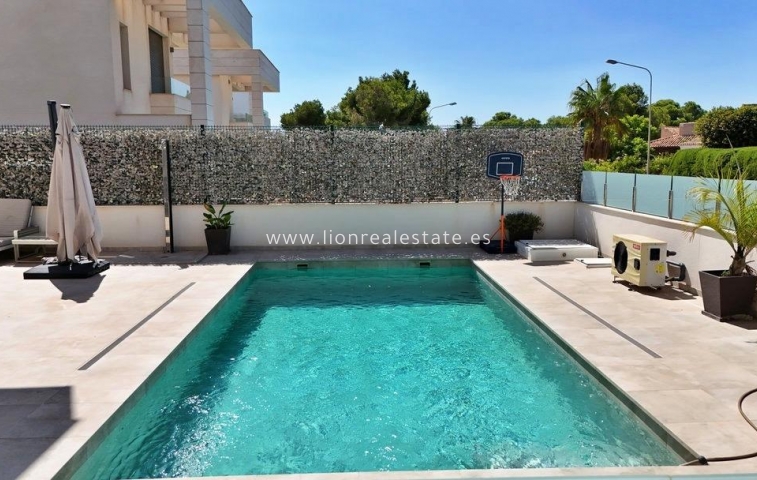 Odsprzedaż - Villa - Orihuela Costa - Villamartín-Las Filipinas
