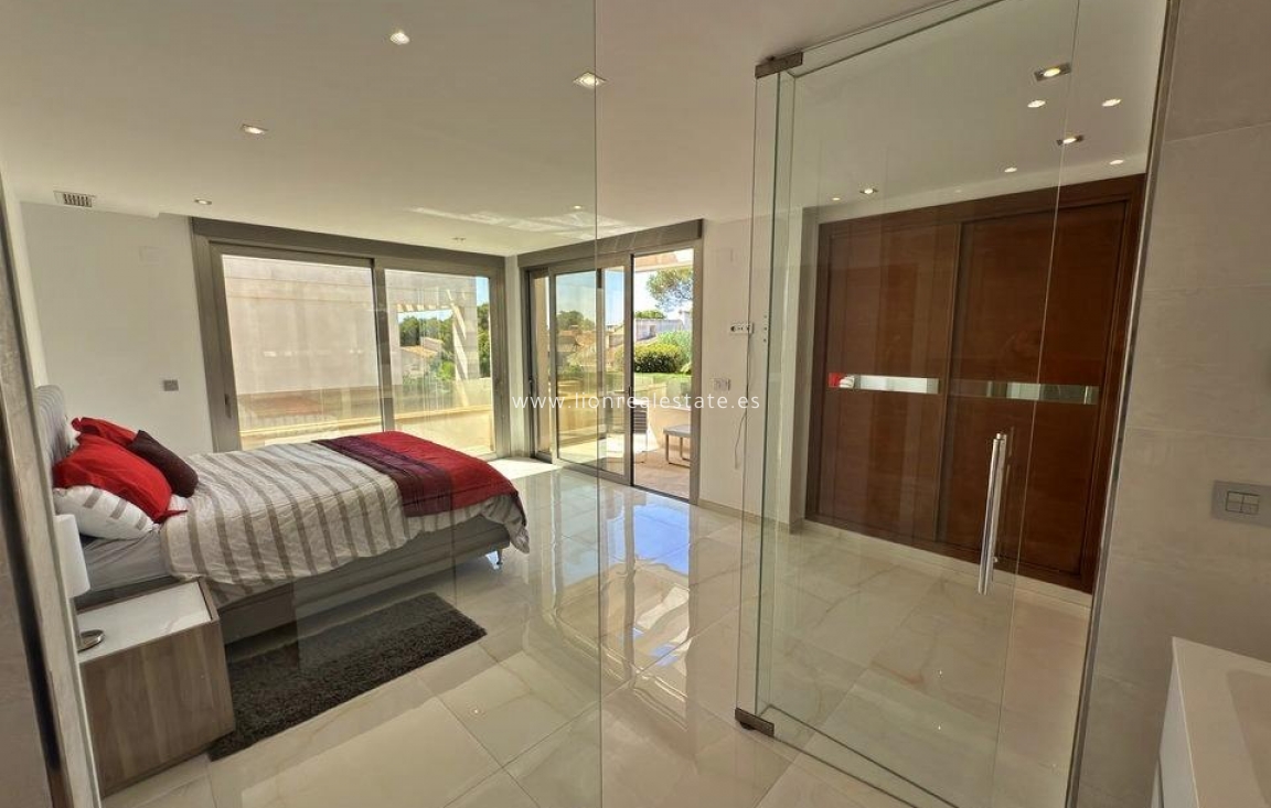 Odsprzedaż - Villa - Orihuela Costa - Villamartín-Las Filipinas