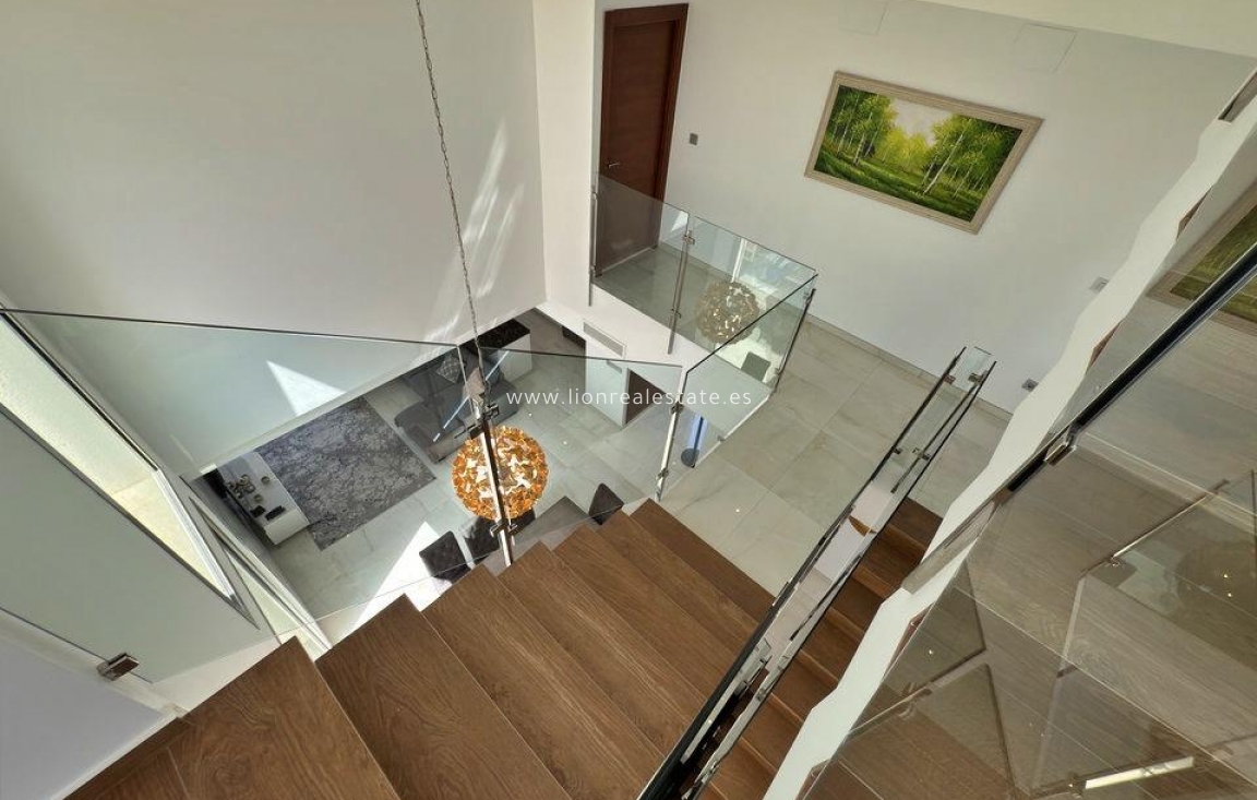 Odsprzedaż - Villa - Orihuela Costa - Villamartín-Las Filipinas