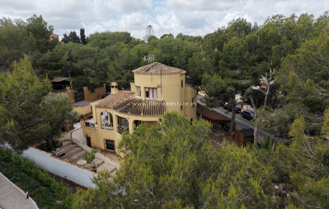Odsprzedaż - Villa - Orihuela Costa - Villamartín